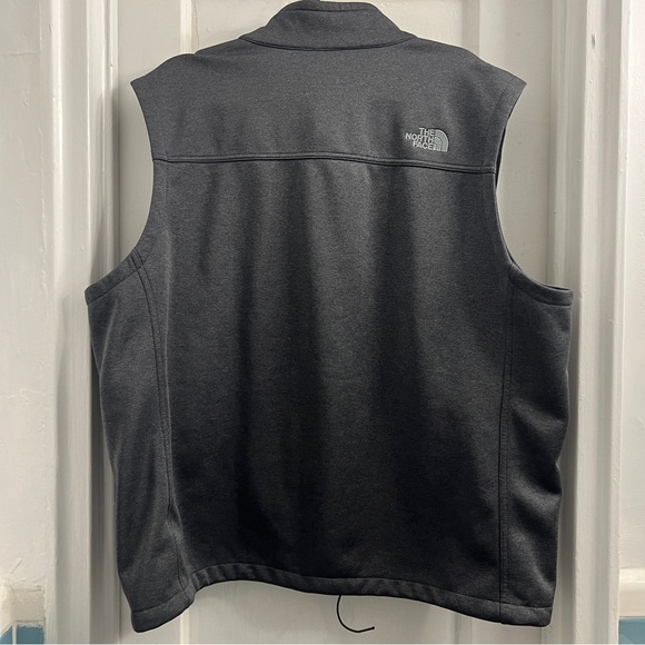 The North Face Ridgeline Soft Shell Vest, XXL deep grey full zip - Picture 8 of 9